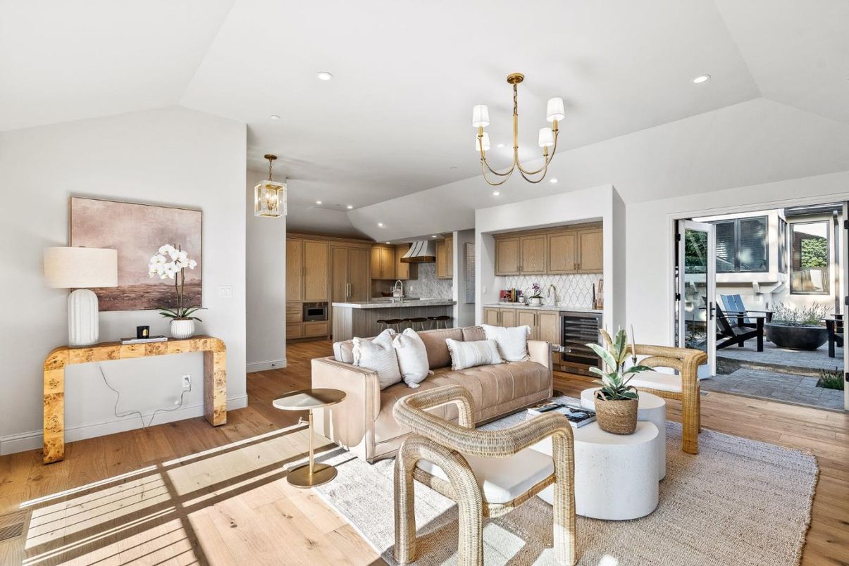 Chandelier, Interior, Kitchen, Living room, Pendant Lights, Recessed Lighting, Wood Texture Flooring