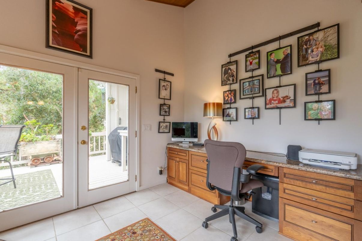 Home Office, Interior
