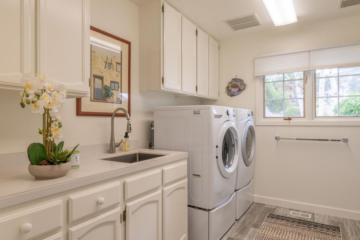 Interior, Washer, Wood Texture Flooring