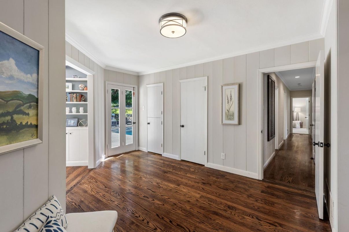 Empty room, Interior, Recessed Lighting, Wood Texture Flooring