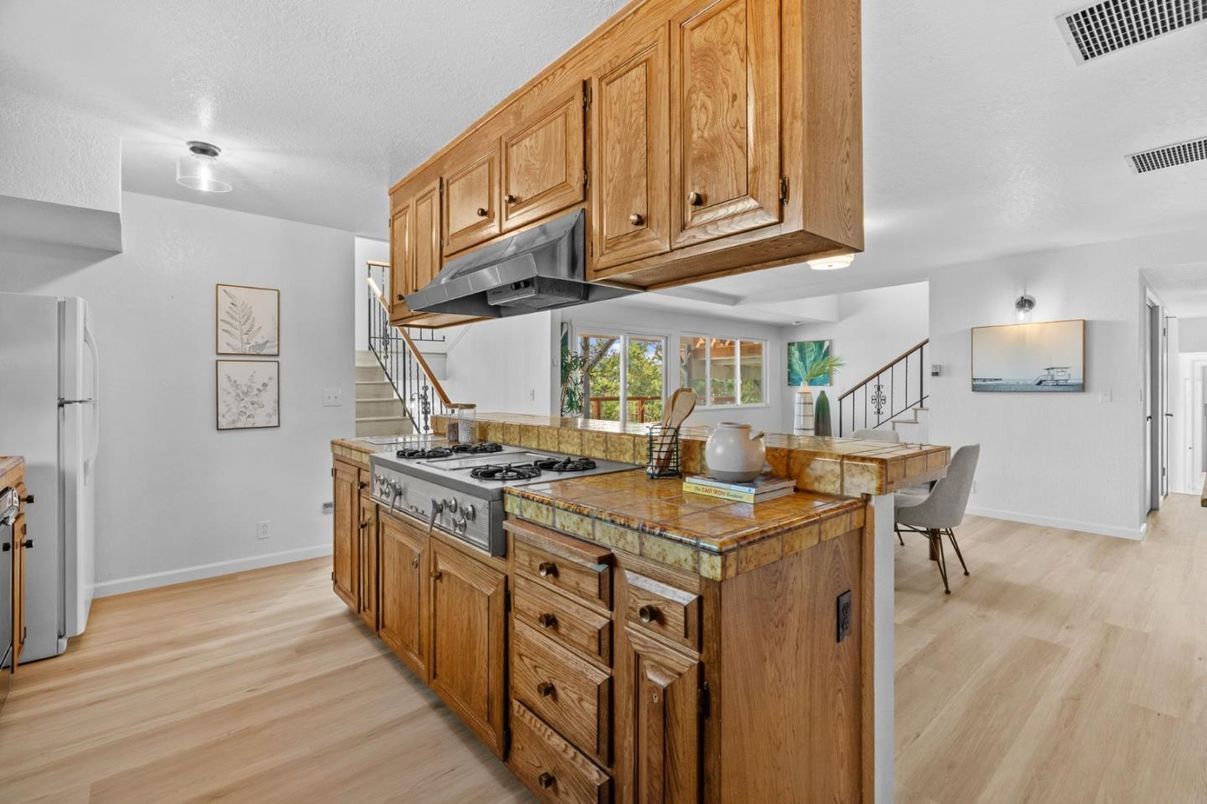 Dining room, Interior, Kitchen, Tile Countertops, Wood Texture Flooring