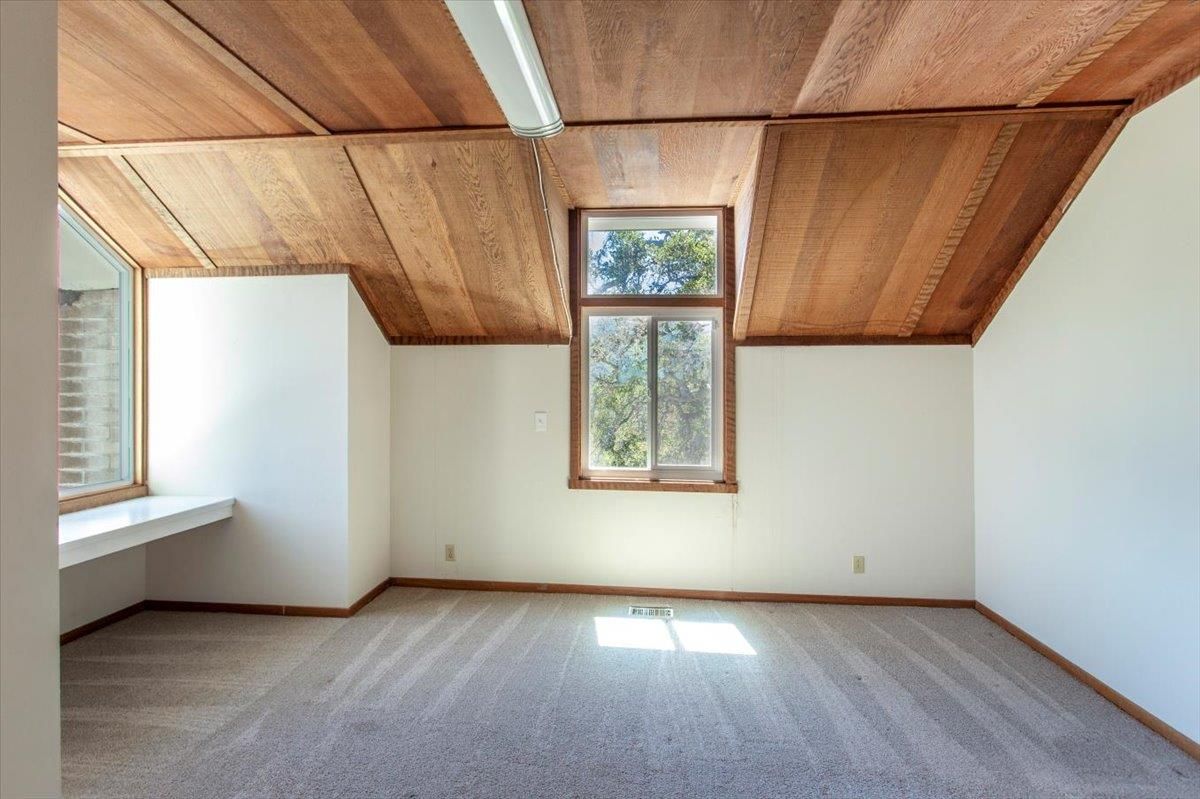 Empty room, Interior, Wooden Ceilings