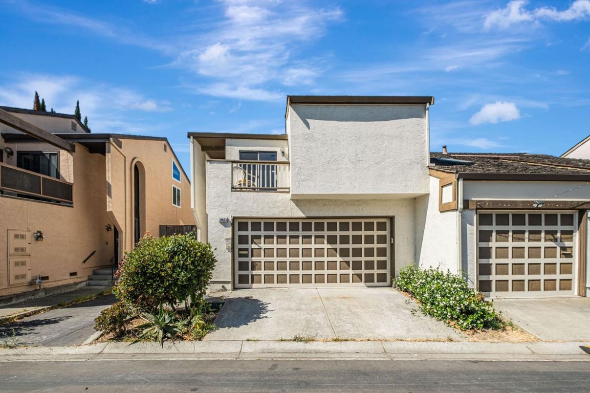 Attached, Exterior, Facade, Modern