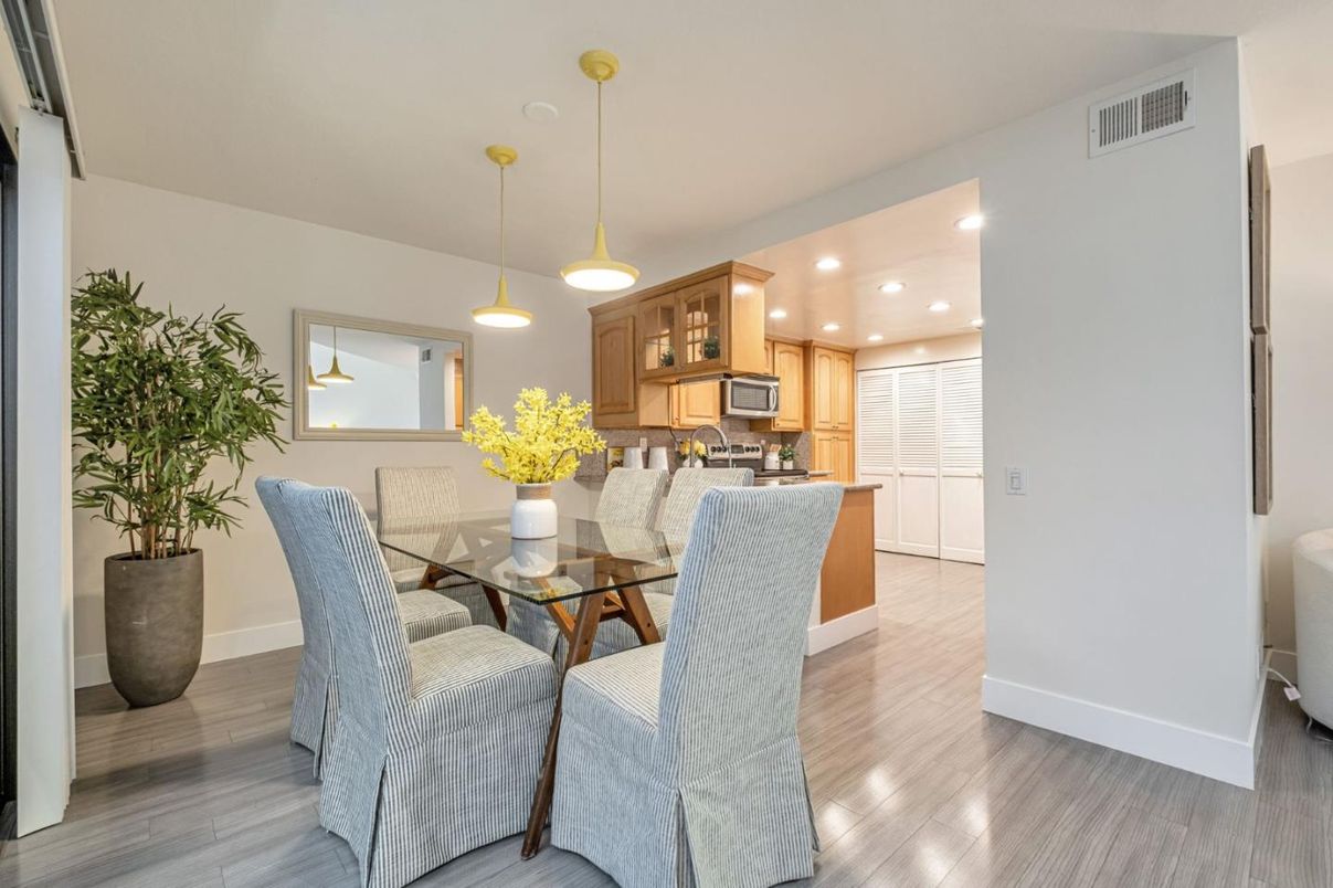 Dining room, Interior, Kitchen, Pendant Lights, Recessed Lighting, Wood Texture Flooring