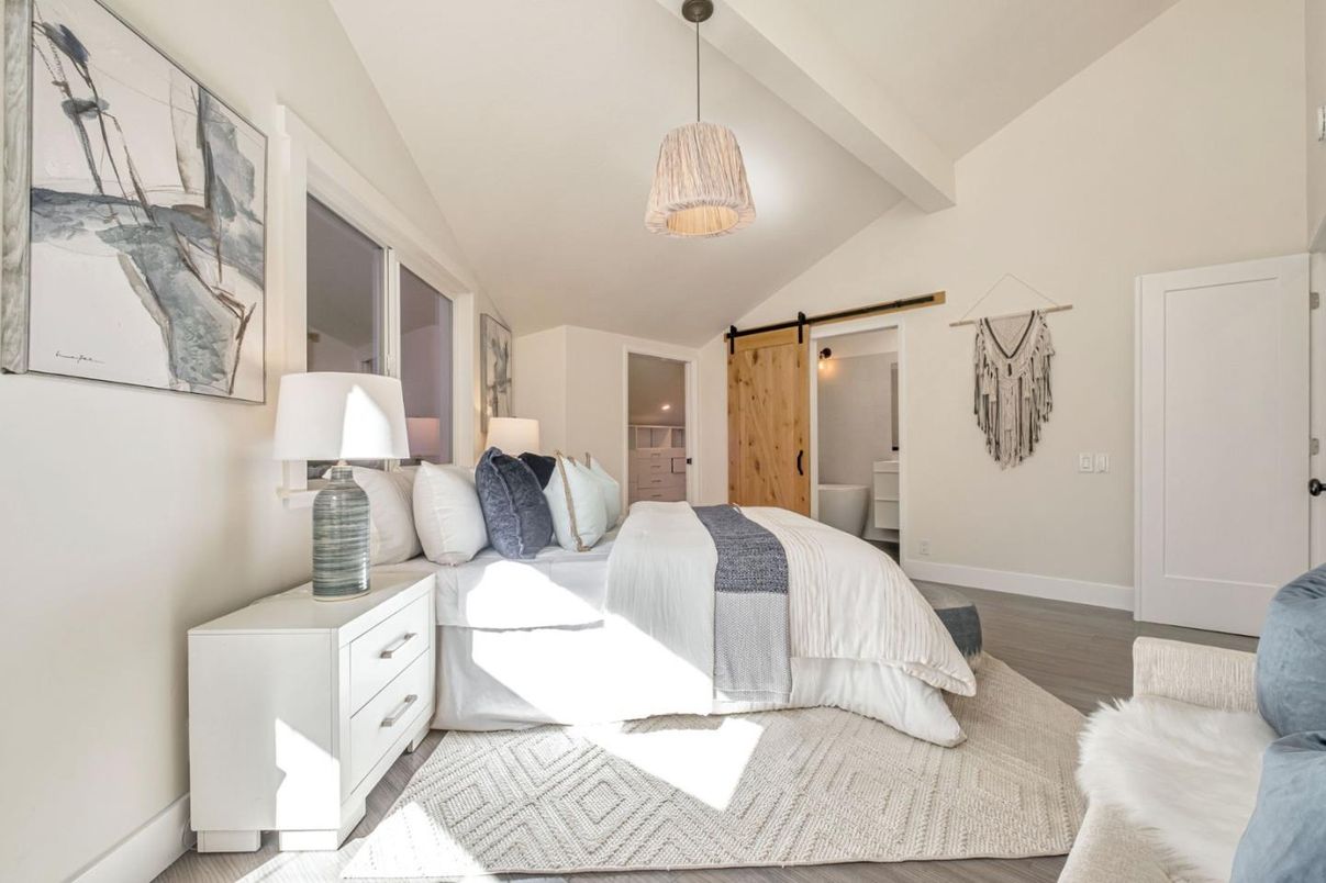 Bedroom, Interior, Pendant Lights, Wood Texture Flooring