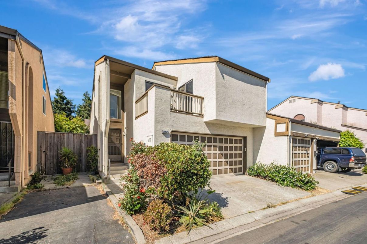 Attached, Exterior, Facade, Modern