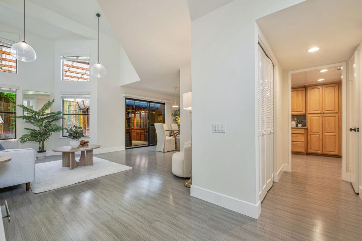 Interior, Living room, Pendant Lights, Recessed Lighting, Wood Texture Flooring