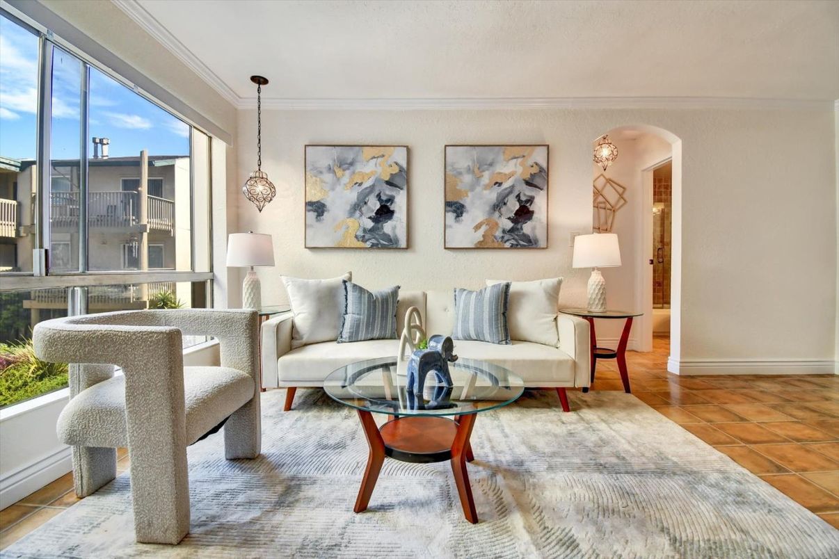 Interior, Living room, Pendant Lights, Wood Texture Flooring