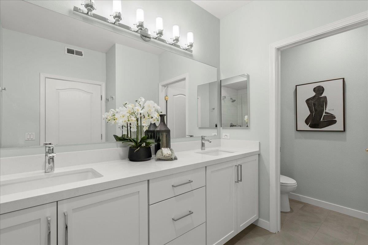 Bathroom, Dual Sink Vanities, Interior