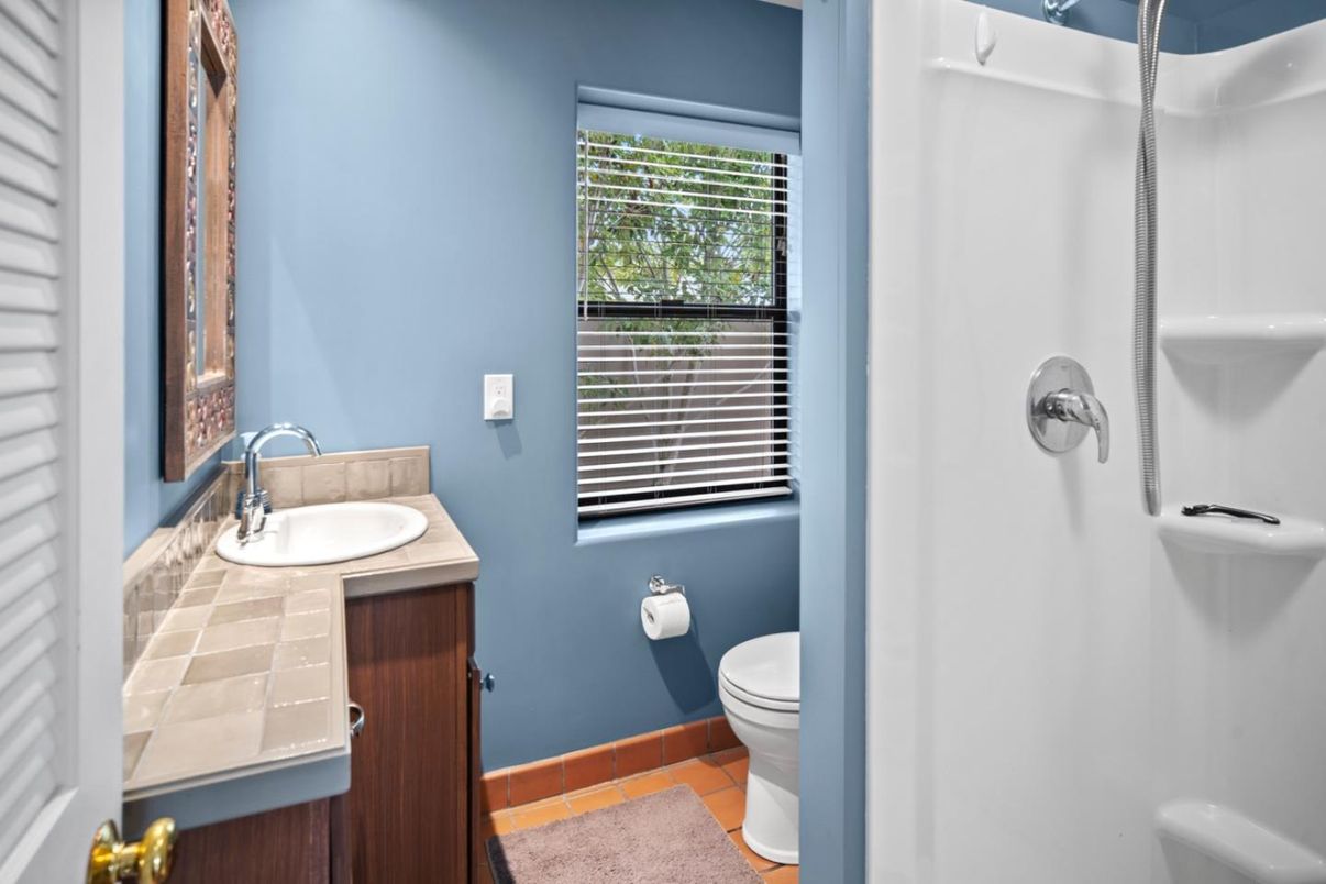 Bathroom, Interior, Tile Countertops