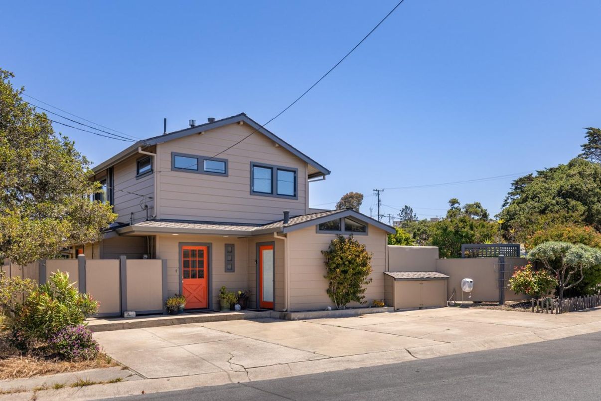 Exterior, Facade, Farmhouse