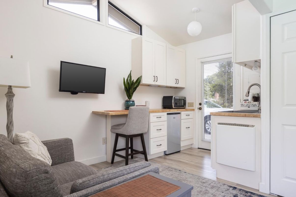 Interior, Kitchen, Pendant Lights, Wood Texture Flooring