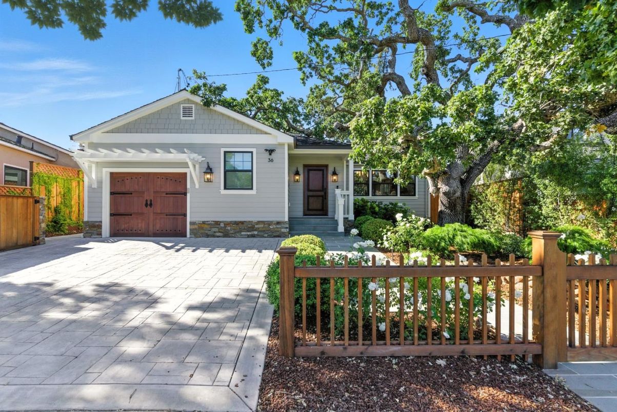 Attached, Exterior, Facade, Ranch