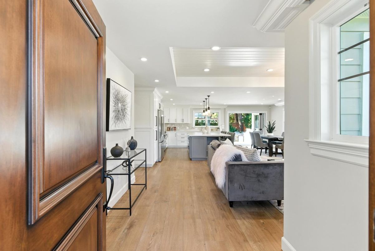 Dining room, Interior, Kitchen, Pendant Lights, Recessed Lighting, Wood Texture Flooring