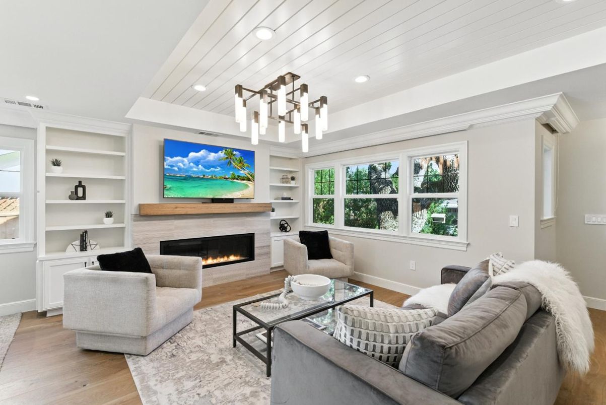 Fireplace, Interior, Living room, Pendant Lights, Recessed Lighting, Wood Texture Flooring