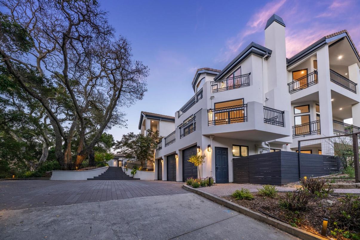 Attached, Exterior, Facade, Modern