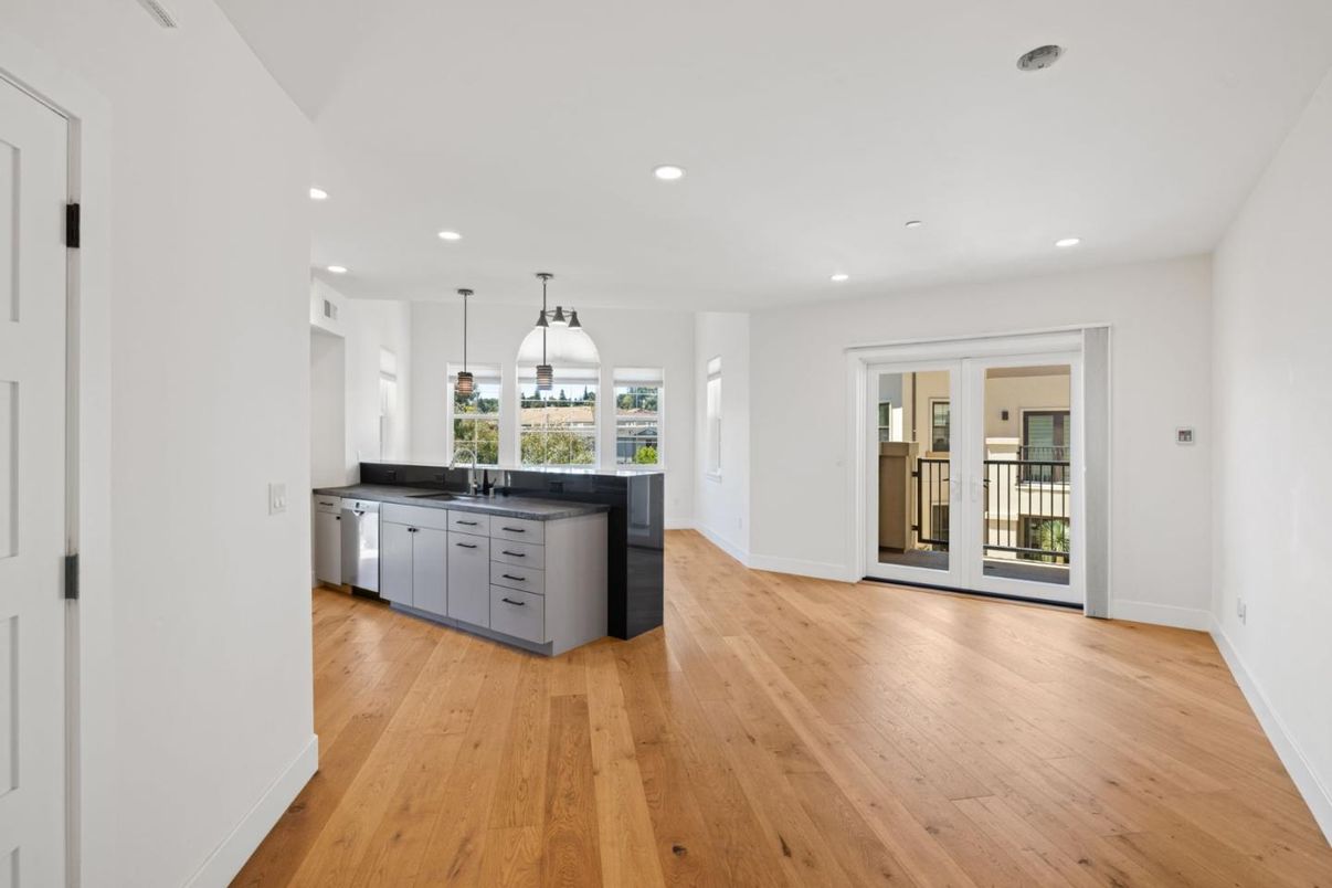 Interior, Kitchen, Pendant Lights, Recessed Lighting, Wood Texture Flooring