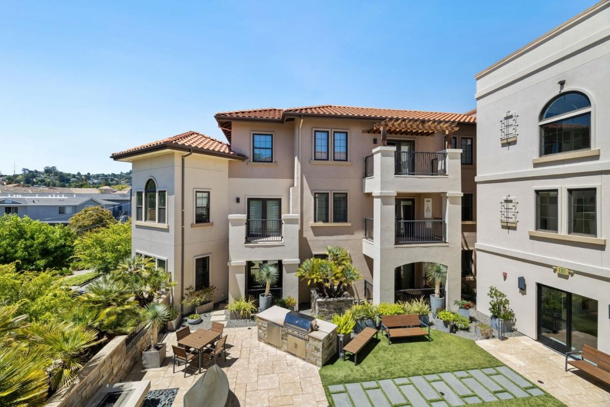 Exterior, Facade, Mediterranean