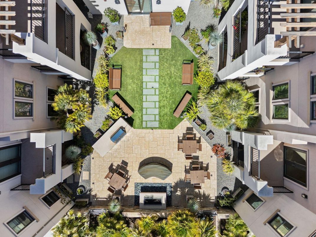 Exterior, Drone