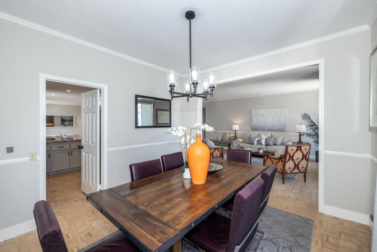Chandelier, Dining room, Interior, Living room, Pendant Lights, Wood Texture Flooring