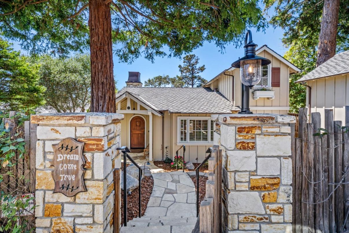 Exterior, Facade, Cape Cod