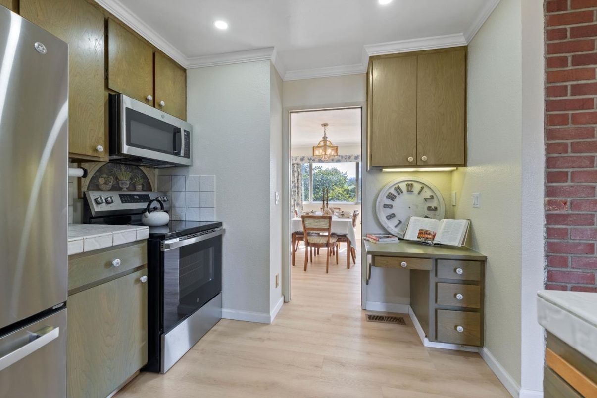 Dining room, Interior, Kitchen, Pendant Lights, Recessed Lighting, Stone Walls, Tile Countertops, Wood Texture Flooring