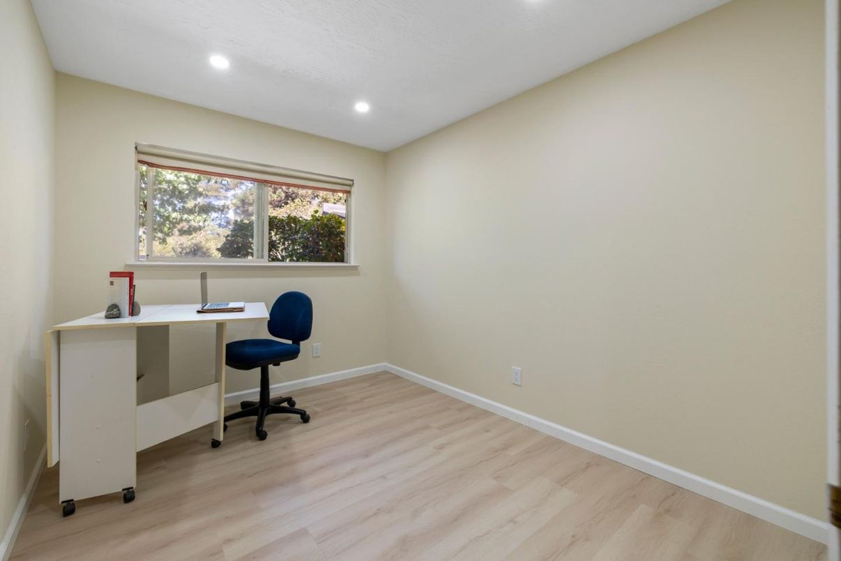 Home Office, Interior, Recessed Lighting, Wood Texture Flooring