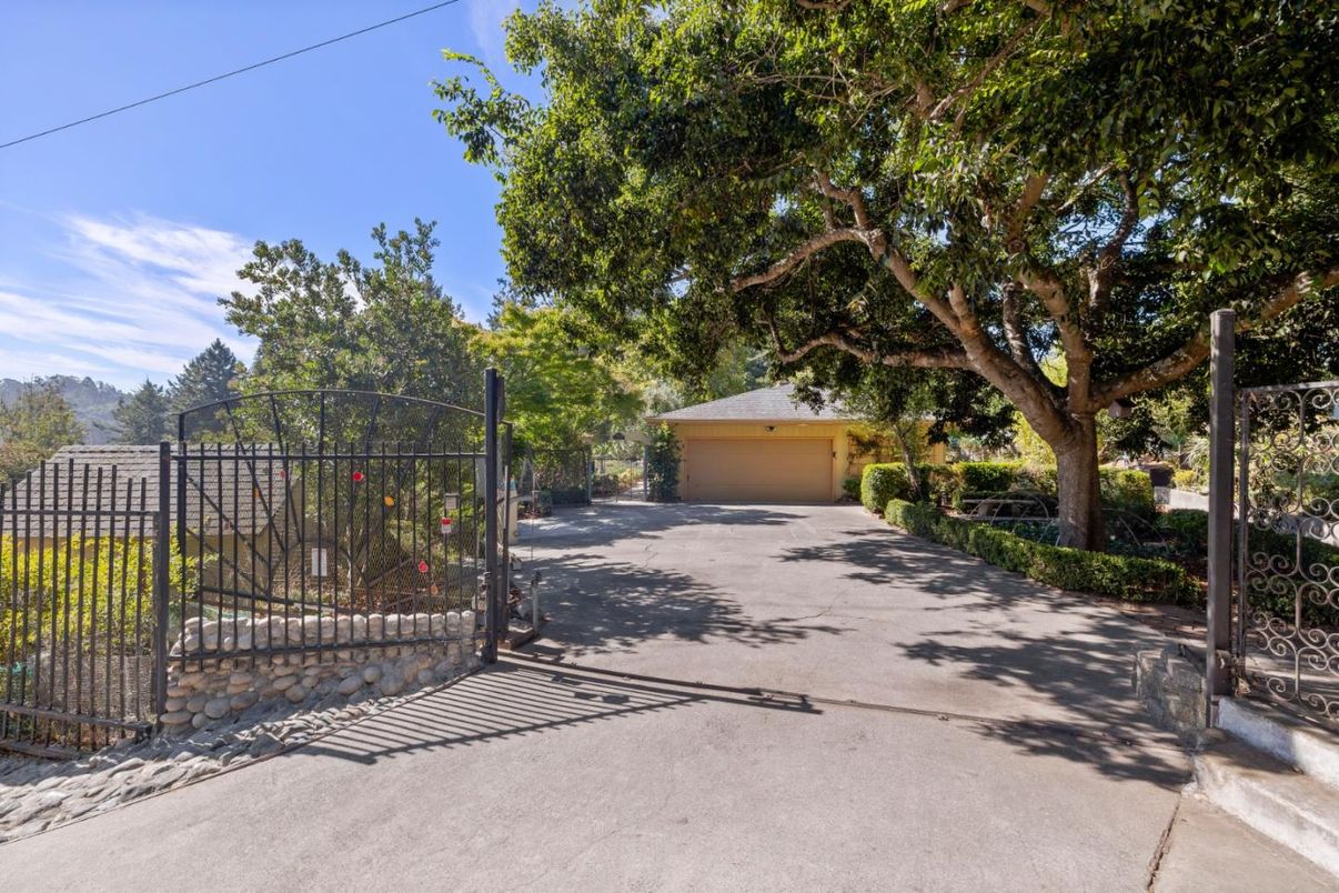 Detached Garage, Exterior