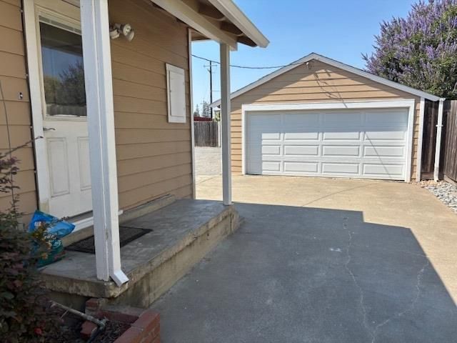 Detached Garage, Exterior