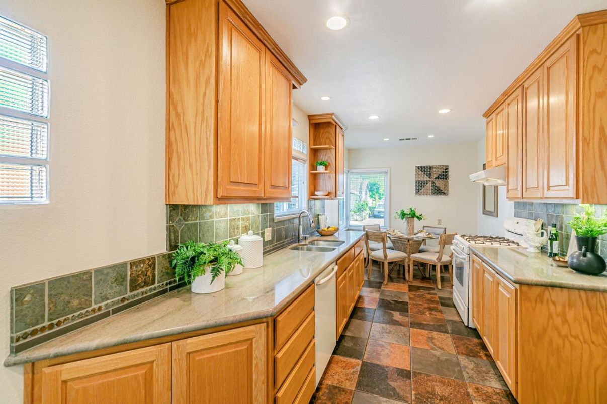 Dining room, Interior, Kitchen, Recessed Lighting
