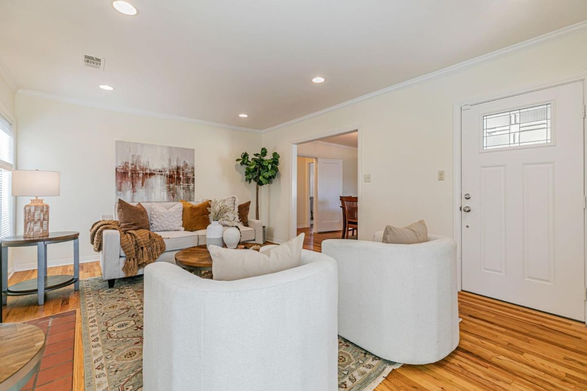 Interior, Living room, Recessed Lighting, Wood Texture Flooring
