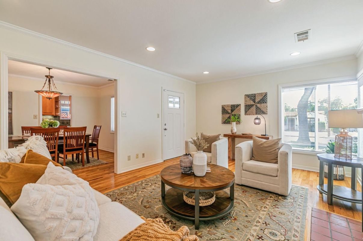 Dining room, Interior, Living room, Pendant Lights, Recessed Lighting, Wood Texture Flooring