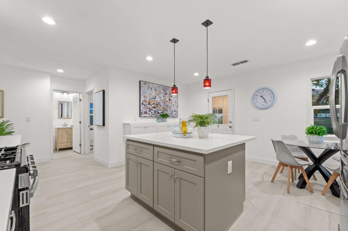 Dining room, Interior, Kitchen, Pendant Lights, Recessed Lighting, Wood Texture Flooring
