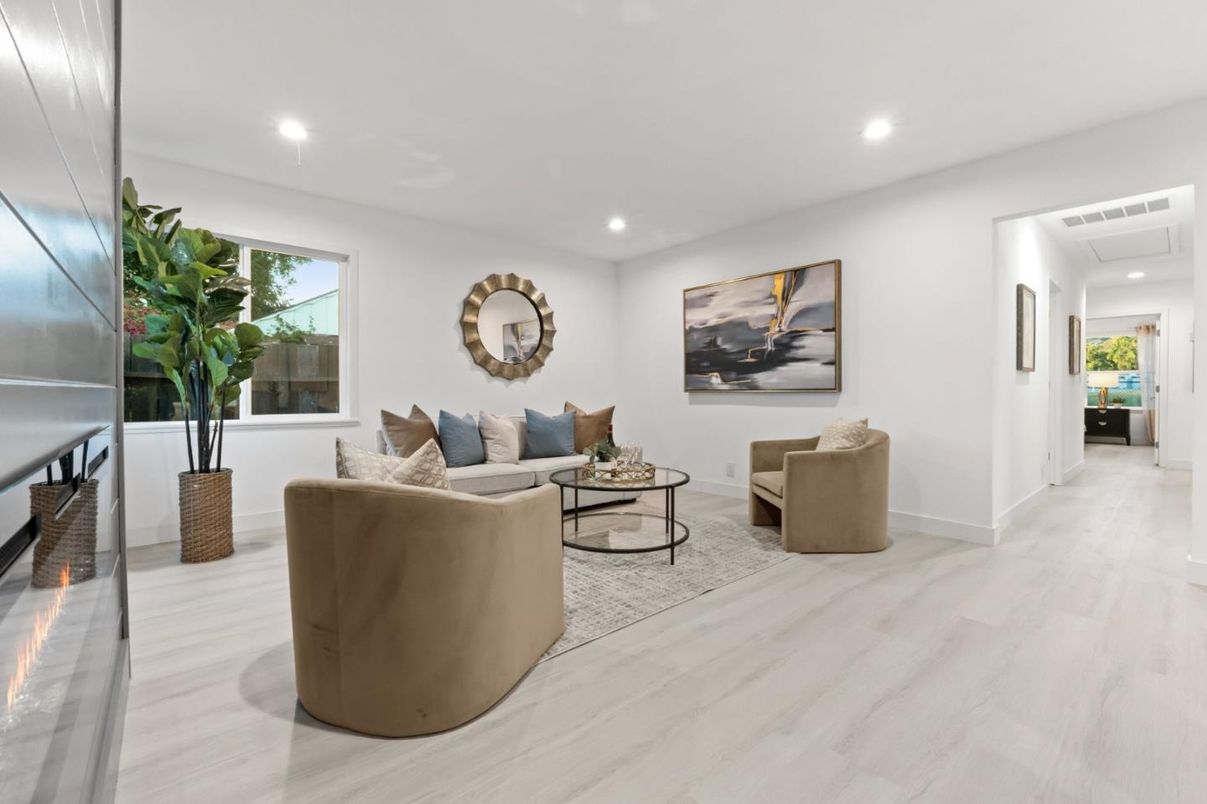 Interior, Living room, Recessed Lighting, Wood Texture Flooring