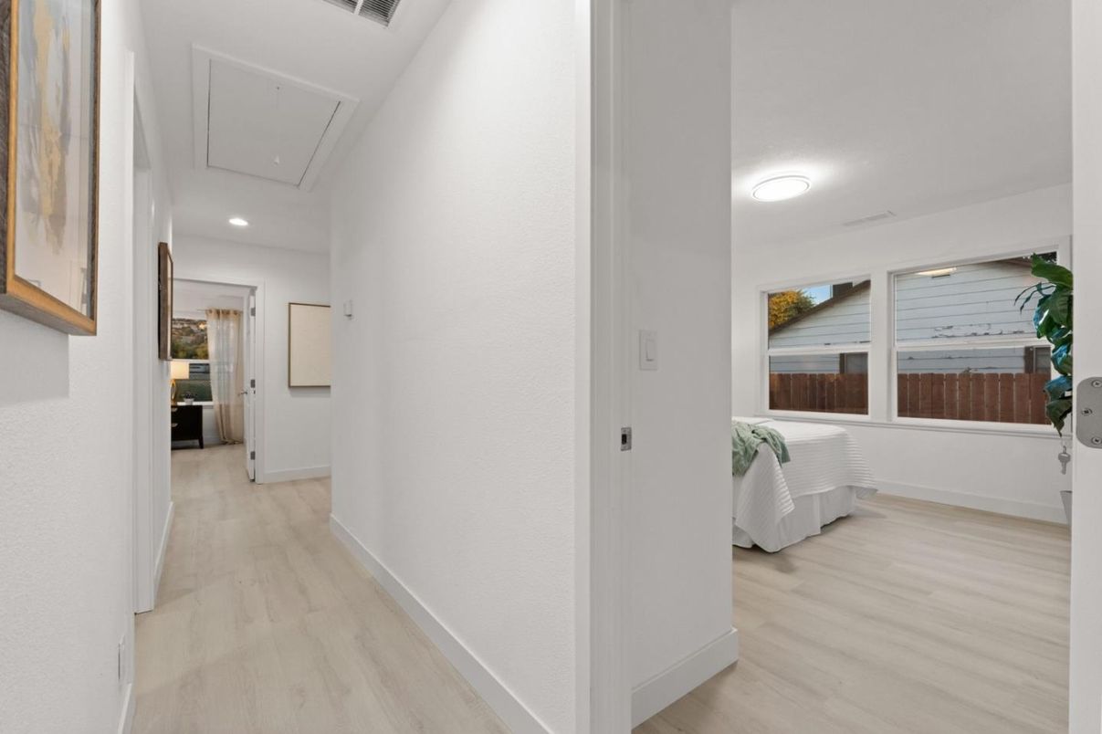 Interior, Recessed Lighting, Wood Texture Flooring
