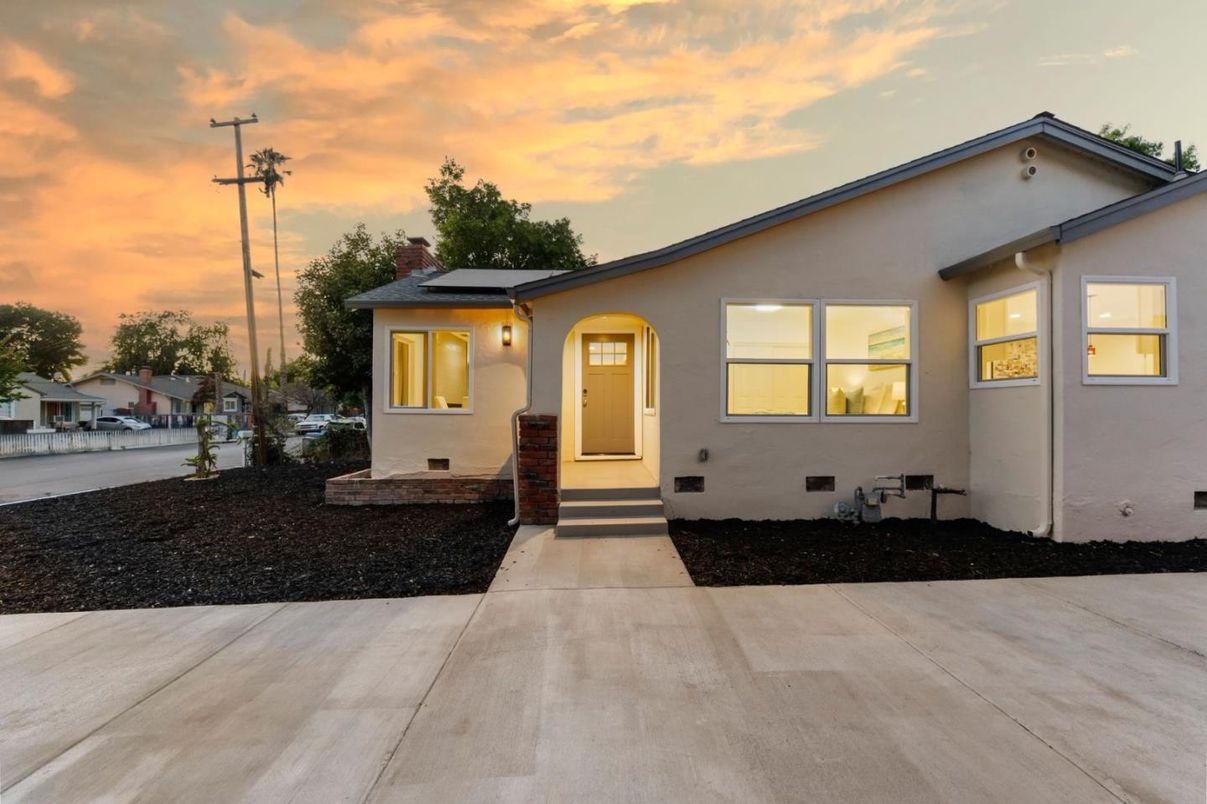 Exterior, Facade, None