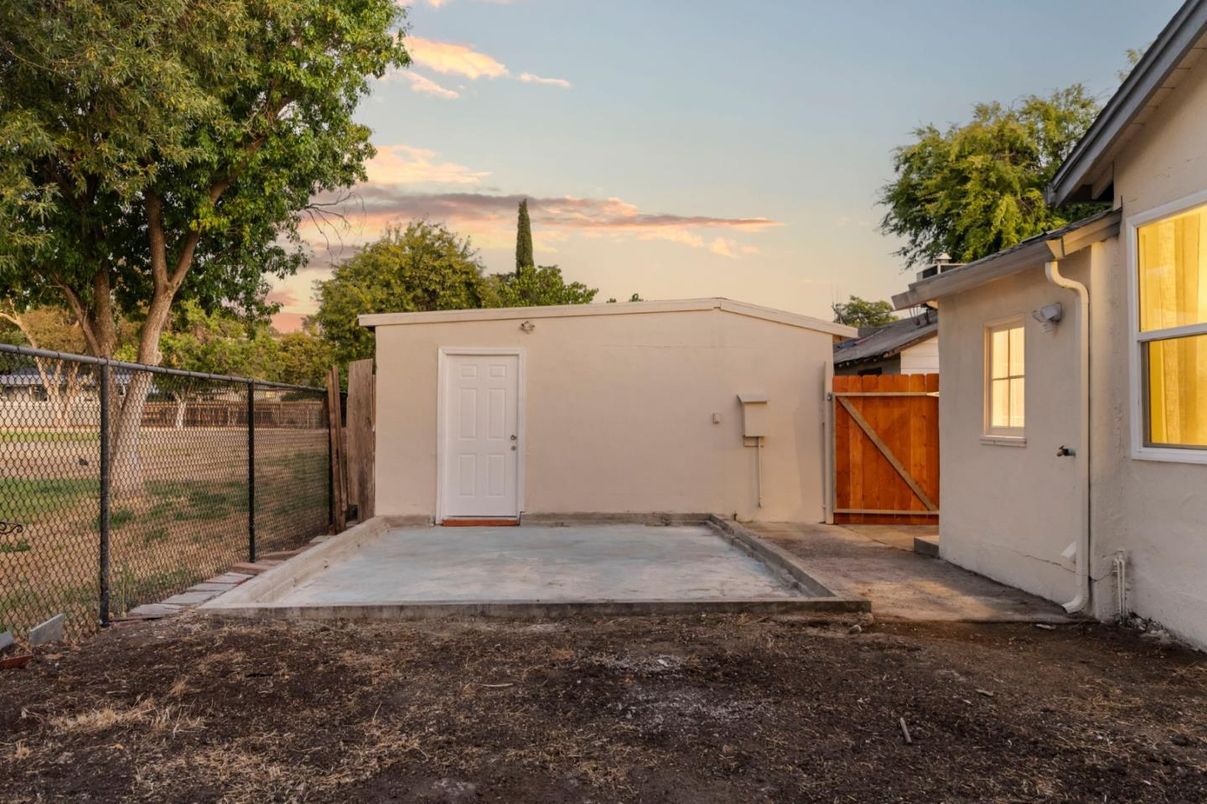 Backyard, Exterior