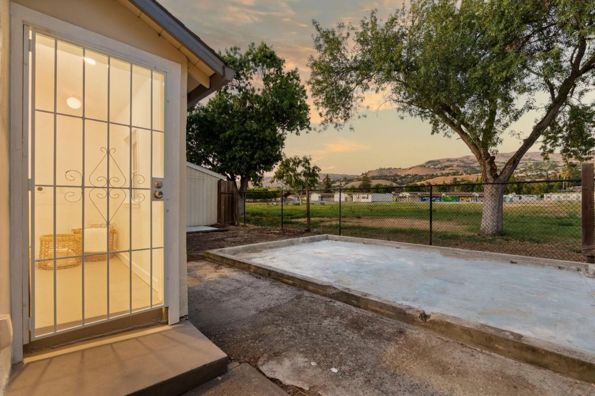 Backyard, Exterior