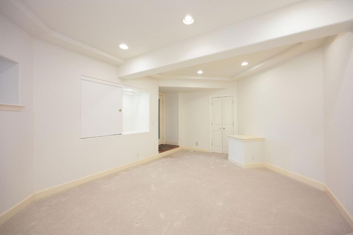 Empty room, Interior, Recessed Lighting