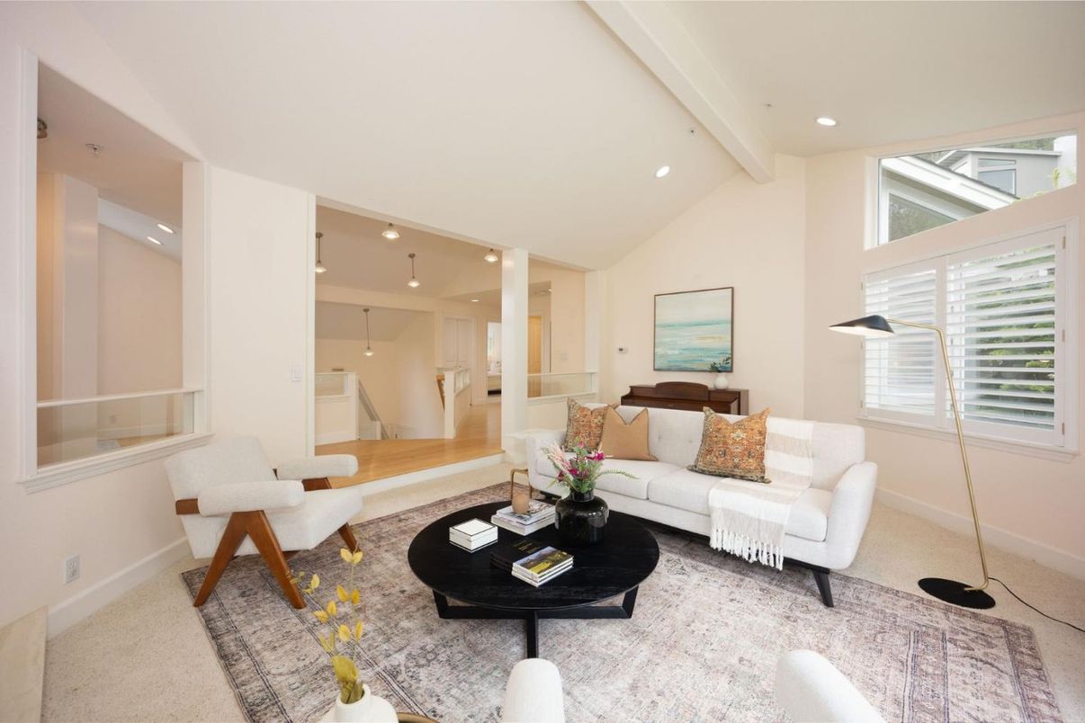 Interior, Living room, Pendant Lights, Recessed Lighting, Wood Texture Flooring