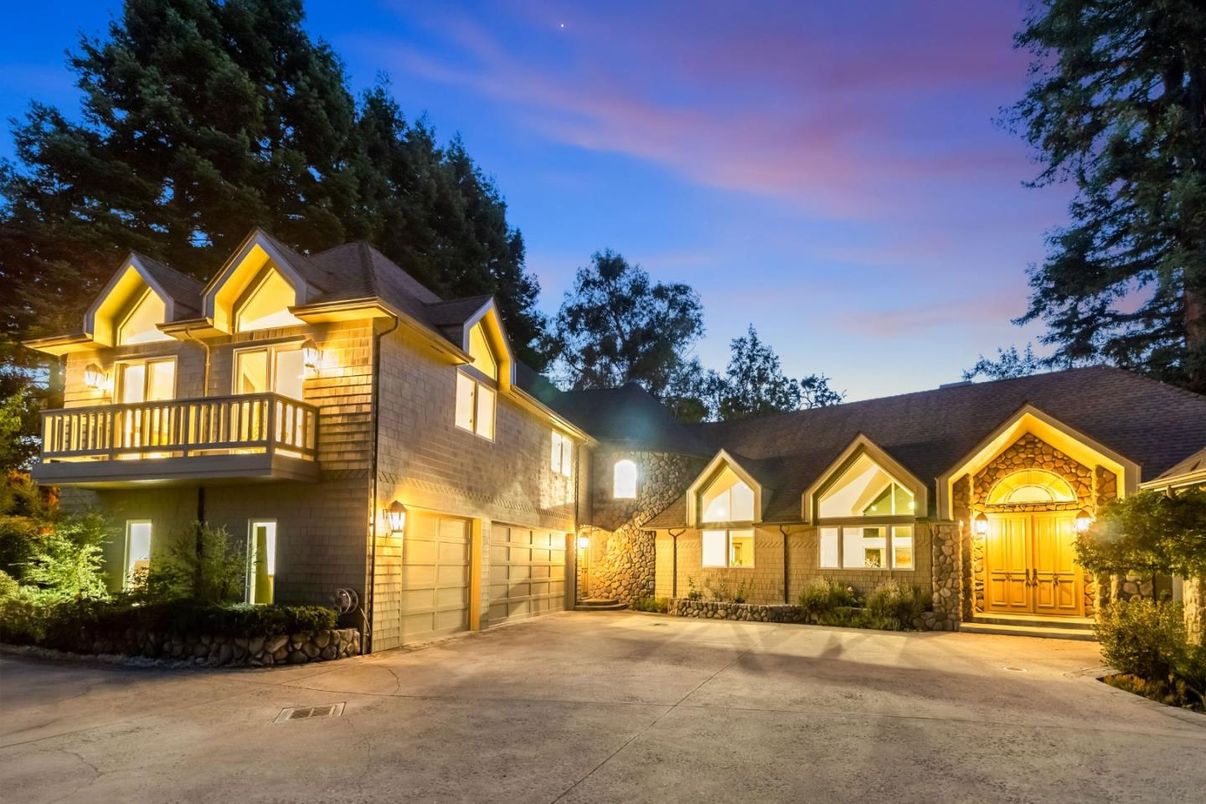 Attached, Exterior, Facade, Tudor Revival