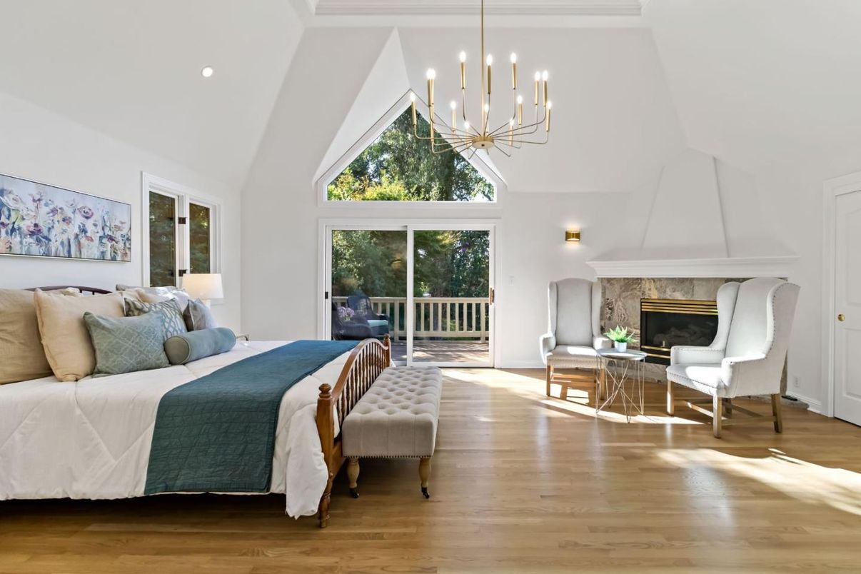 Bedroom, Fireplace, Interior, Pendant Lights, Recessed Lighting, Wood Texture Flooring