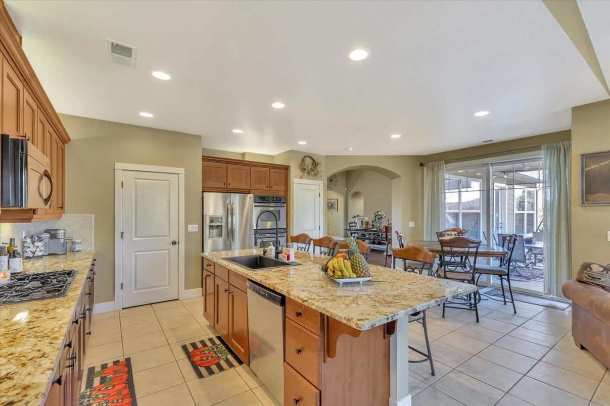 Dining room, Interior, Kitchen, Recessed Lighting, Stainless Steel Appliances