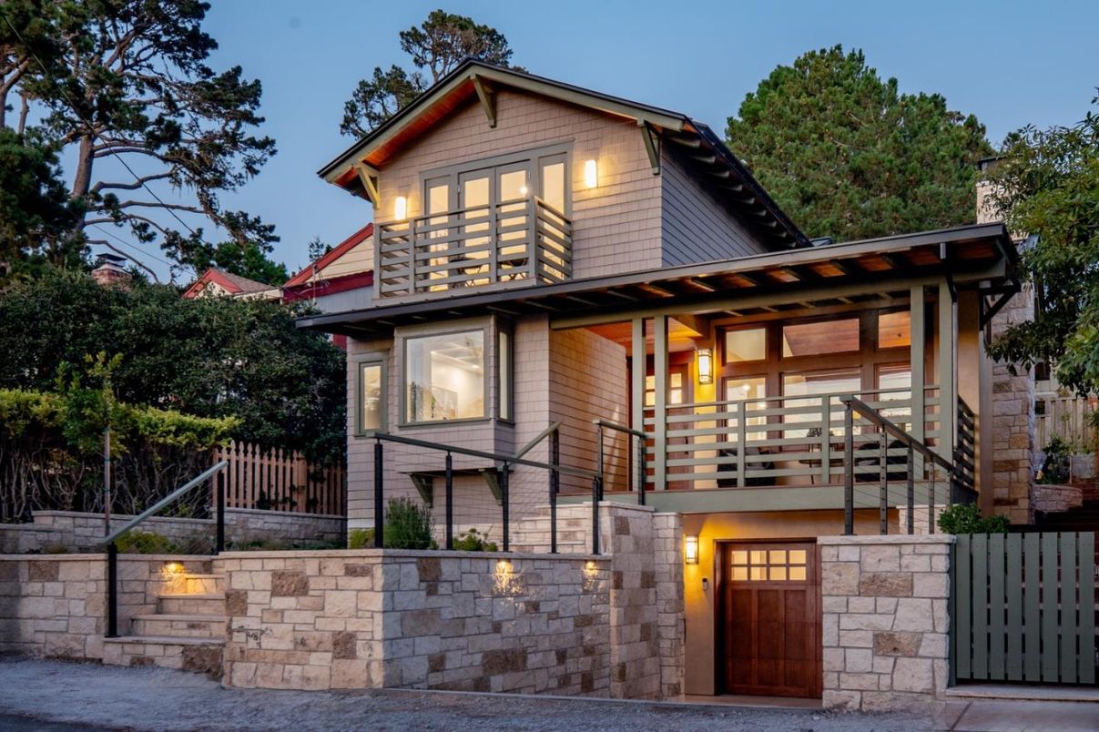 Exterior, Facade, Modern