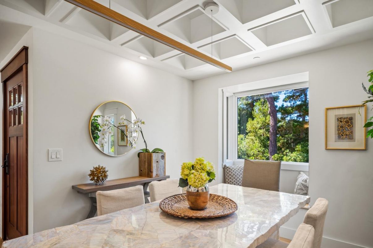 Dining room, Interior, Recessed Lighting