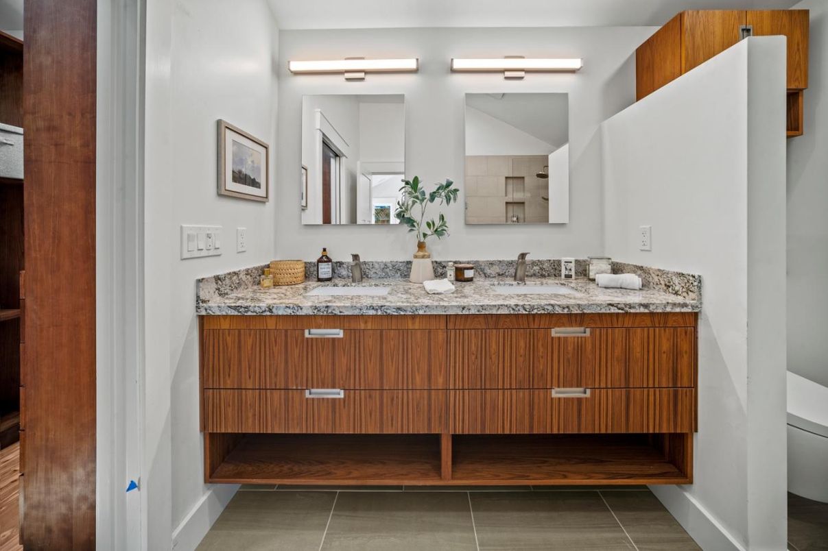Bathroom, Dual Sink Vanities, Interior