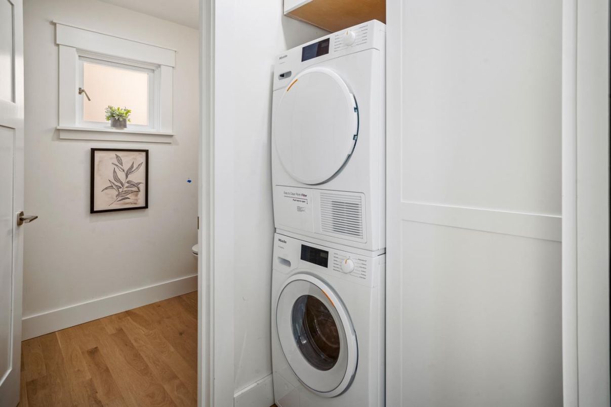 Interior, Utility Closets, Washer, Wood Texture Flooring