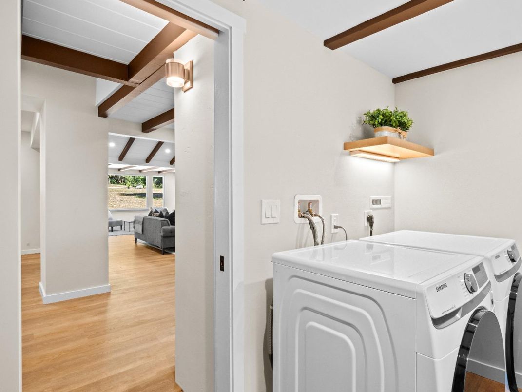 Interior, Washer, Wooden Beams, Wood Texture Flooring