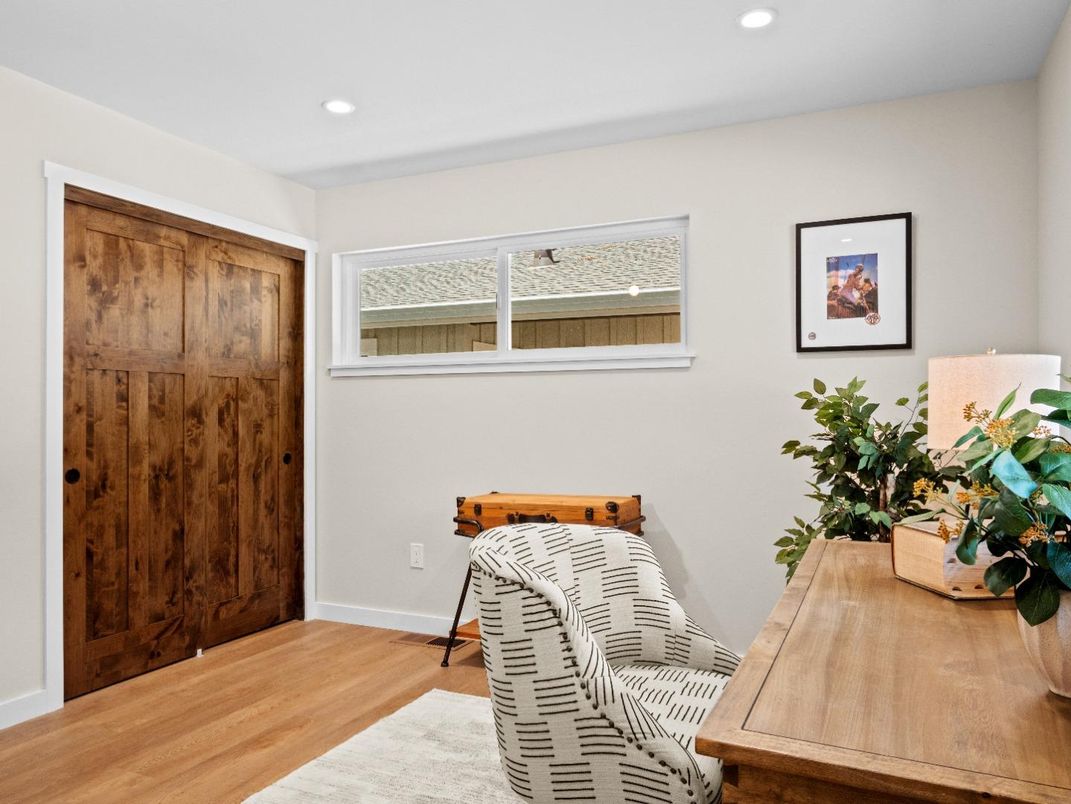 Interior, Recessed Lighting, Wood Texture Flooring