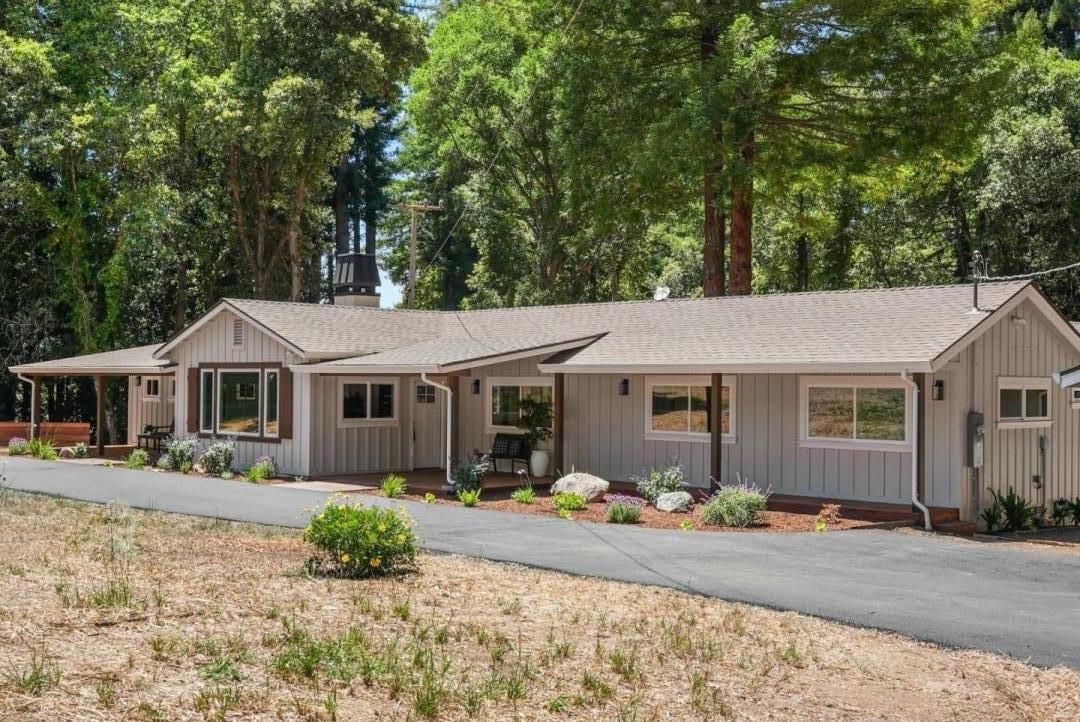 Backyard, Exterior, Facade, Ranch